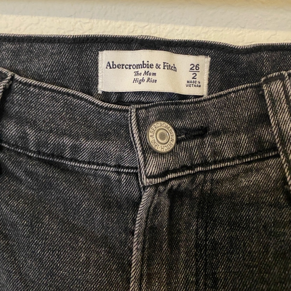 Abercrombie & Fitch The Mom High Rise Jeans